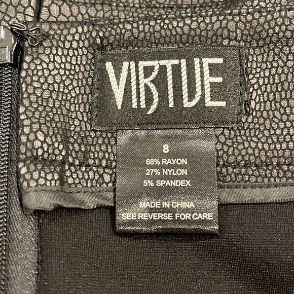 Virtue Black Faux Leather Skirt - Size 8 - Picture 8 of 10